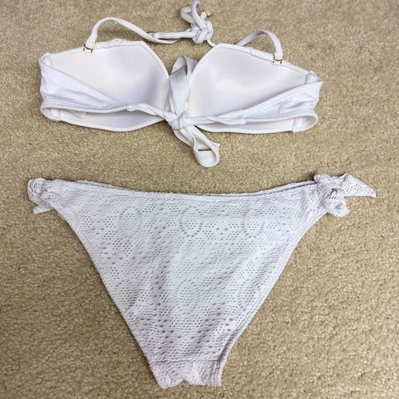Beyoncé H&M white two piece bikini - Picture 4 of 5